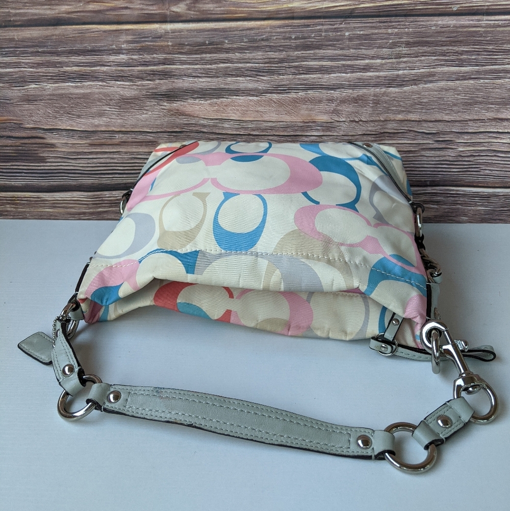 🌺Coach Carly Optic Signature Hobo bag in a multicolored pattern. - Picture 6 of 11